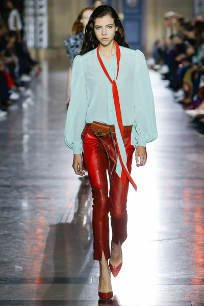 Look 15